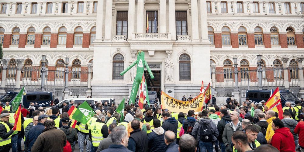 Agricultores y ganaderos vuelven a protestar en las calles de Madrid por el convenio de Mercosur