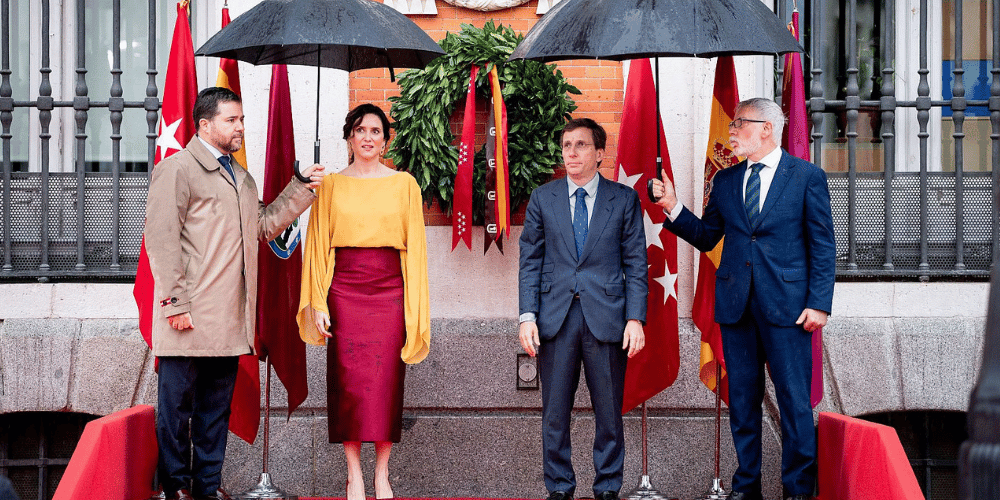 Madrid conmemora un Dos de Mayo con lluvias y tensiones políticas entre el Gobierno de Ayuso y la oposición