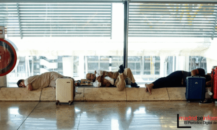 Personas sin hogar en el aeropuerto de Madrid: historias de supervivencia y falta de acceso a la vivienda