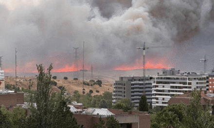 Incendio en Tres Cantos: Fallece un hombre con quemaduras graves y se evacúan tres urbanizaciones