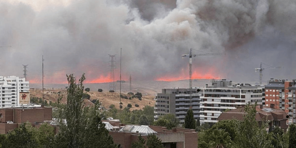 Incendio en Tres Cantos: Fallece un hombre con quemaduras graves y se evacúan tres urbanizaciones