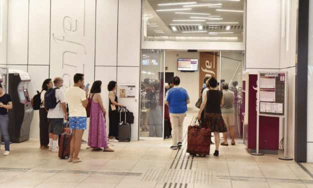 Renfe mantiene suspendido el servicio de AVE Madrid-Galicia por sexto día consecutivo debido a los incendios en Ourense