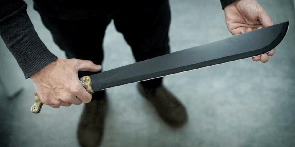 Detenido con un machete