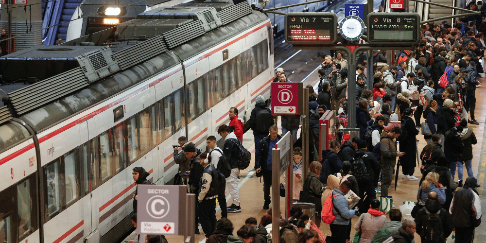 Huelga en Cercanías: Solo el 62% de servicios mínimos, colapso en Madrid y Barcelona | Día 1