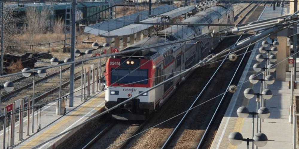 Cortes en Cercanías Madrid: El descarrilamiento de un tren de mercancías paraliza tres líneas y provoca graves retrasos