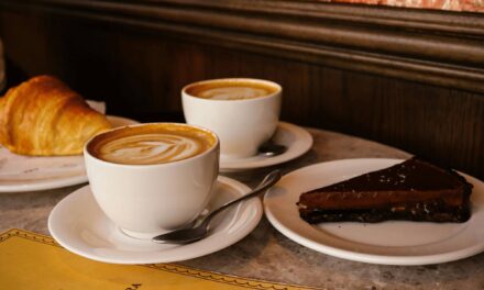 Sabores auténticos canarios: Disfruta tartas caseras con el mejor café fresco